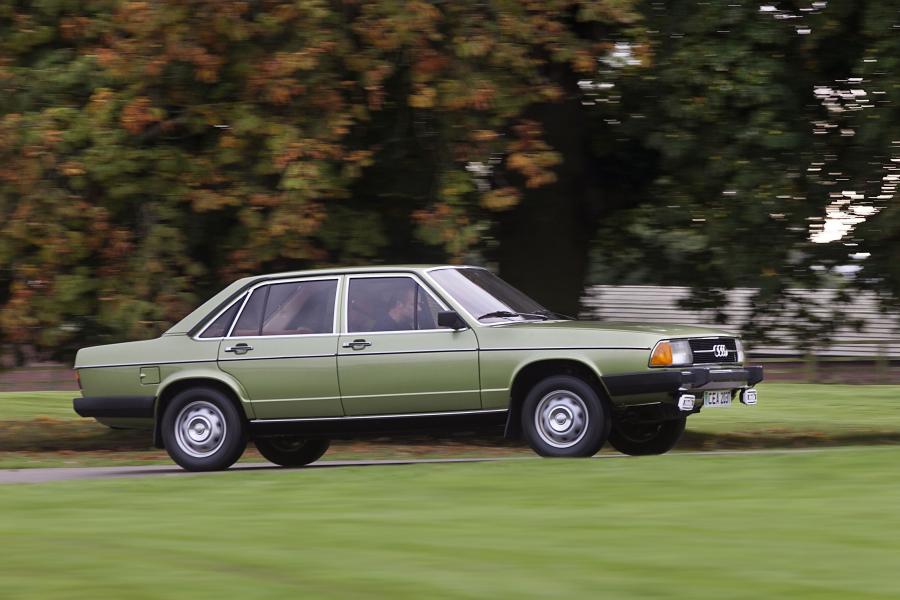  Audi 100 (C2) 1976 года  (UK) (фото 6 из 12)